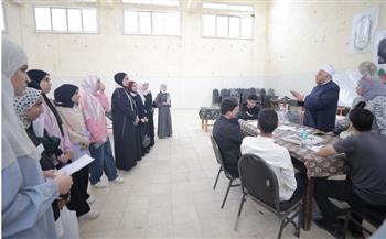 رئيس قطاع المعاهد الأزهرية يتفقّد لجنة امتحانات طلاب فلسطين ويحثّهم على الاجتهاد 