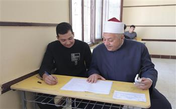 رئيس قطاع المعاهد الأزهرية يتفقد امتحان النحو لطلاب القسم العلمي
