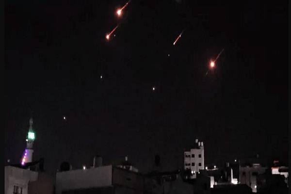 إيران تطلق رشقة صواريخ جديدة تجاه إسرائيل