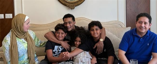 محمد رمضان: كل اللي فات إشاعات على ابني، وعمر إخوات