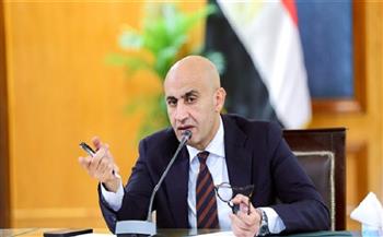 وزير التعليم يتابع انطلاق امتحانات الثانوية العامة من غرفة العمليات
