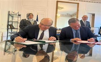 مصر وفرنسا توقعان اتفاقية "ترتيبات فنية" في مجالات الطيران المدني