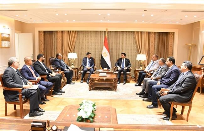وزير الرياضة يناقش مع اتحاد البادل ترتيبات استضافة البطولة الدولية  