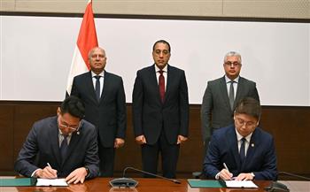 رئيس الوزراء يشهد توقيع عقد مشروع إقامة مجمع صناعي متكامل لإنتاج مستلزمات الطاقة الشمسية بالسخنة