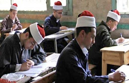 طلاب القسم العلمي بالثانوية الأزهرية بشمال سيناء يؤدون امتحان مادة الصرف