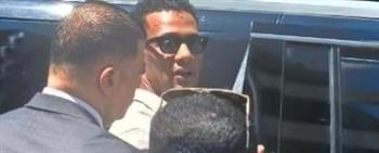 محمد رمضان يغادر المحكمة بعد إنهاء إجراءات التصالح في واقعة تعدي نجله على زميله