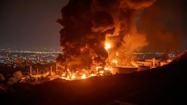 في سابع أيام الحرب.. إسرائيل تستهدف منشآت نووية و4 موجات من الهجمات على إيران