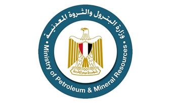 انهيار حفار متقادم برأس غارب دون خسائر أو تلوث.. ووزارة البترول توضح الملابسات