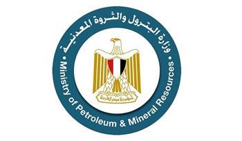 انهيار حفار متقادم برأس غارب دون خسائر أو تلوث.. ووزارة البترول توضح الملابسات