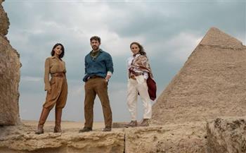 الجمعة.. منى الشاذلي تعرض لأول مرة كواليس من تصوير الفيلم العالمي fountain of youth في الأهرامات
