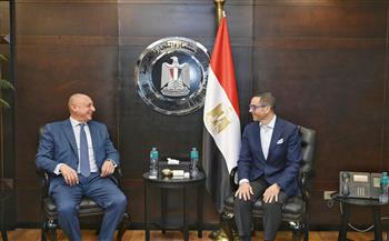 وزير الاستثمار يلتقي مسؤولي شركة آبل لبحث فرص الاستثمار أمام الشركة بالسوق المصري