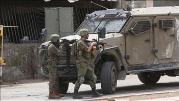 إعلام فلسطيني: شهداء ومصابون جراء قصف الاحتلال منزلاً غرب دير البلح وسط غزة