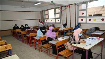  طلاب الثانوية العامة يؤدون امتحان مادة اللغة العربية اليوم