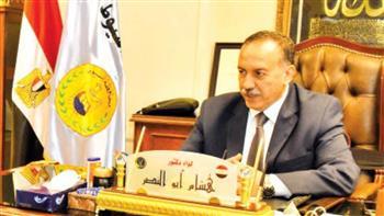 محافظ أسيوط: تسليم عقود تقنين أوضاع اليد على أراضي الدولة لمستحقيها بديروط   