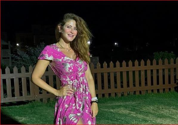 "لا شئ يضاهي ليالي الصيف".. هيدي كرم تتألق بإطلالة مبهجة