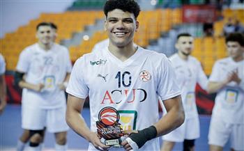 أوكا يحصل على جائزة أفضل لاعب في مباراة مصر وإسبانيا للشباب