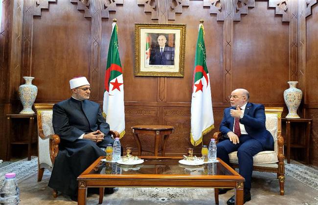 مفتي الجمهورية يبحث مع وزير الأوقاف الجزائري سبل تعزيز التعاون في مجالات الإفتاء