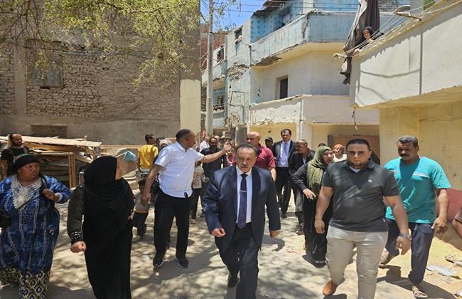 محافظ أسيوط يُوجه بسرعة الانتهاء من ترميم وإعادة تأهيل 130 منزلاً بمنطقة المصلة