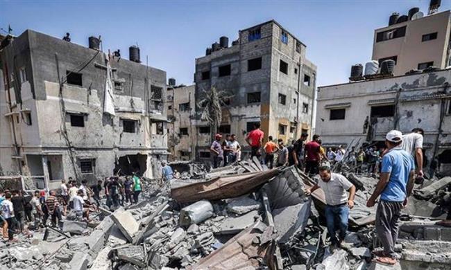 إصابة 8 فلسطينيين جراء استهداف الاحتلال منتظري المساعدات وسط غزة  