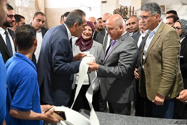 وزير الصناعة والنقل يدعو إلى إنشاء جمعية للمستثمرين في منطقة أبو رواش الصناعية   
