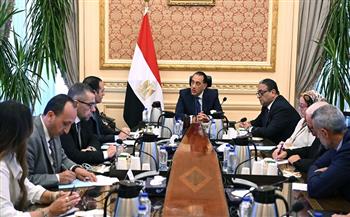 رئيس الوزراء يلتقي أعضاء اللجنة الاستشارية للاقتصاد الكلي