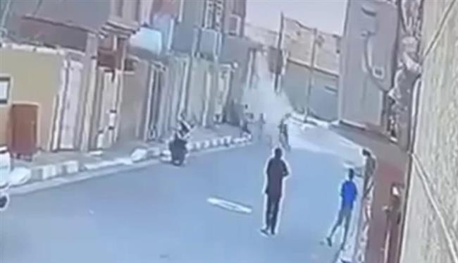 فيديو.. سقوط جسم غامض من السماء في العراق يتسبب في إصابة أطفال بجروح
