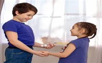 للأمهات.. تصرفات يقوم بها الأخ الأكبر تزرع الثقة في قلوب أشقائه الصغار