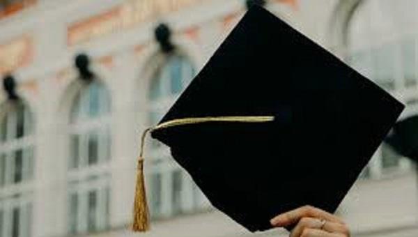 بعد انتشارها في الفترة الأخيرة.. «الإفتاء» توضح حكم إقامة حفلات التخرج الجامعي