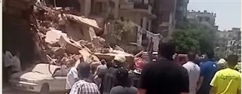إنقاذ سيدة وطفل من عقار شبرا المنهار