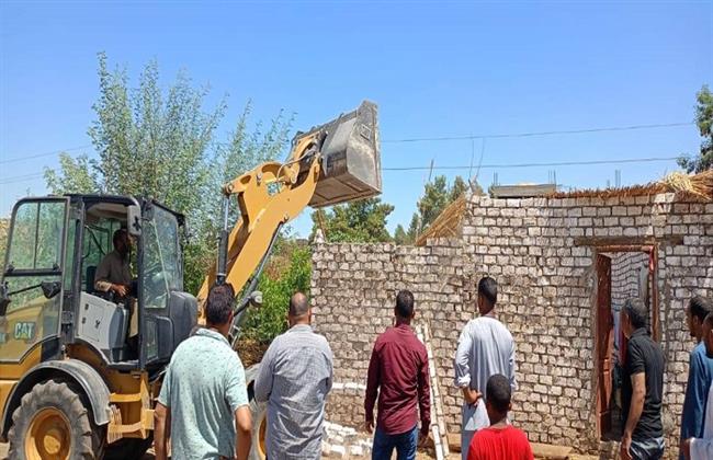 إزالة تعديات على 1650 مترًا بالأقصر وإيقاف أعمال بناء مخالف في القباحي الشرقي والبياضية