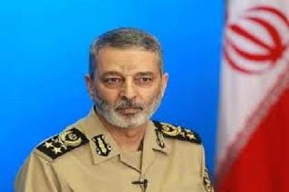 رئيس أركان القوات المسلحة الإيرانية يتعهد برد حازم بعد الضربات الأمريكية