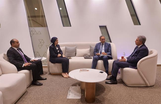 وزير السياحة يلتقي محافظ قنا لبحث سبل التعاون المشترك للترويج للمقومات والمنتجات السياحية بالمحافظة