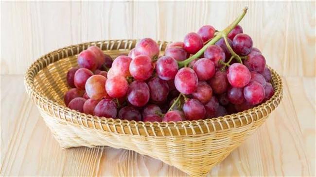 تناولوا العنب الأحمر لحماية القلب