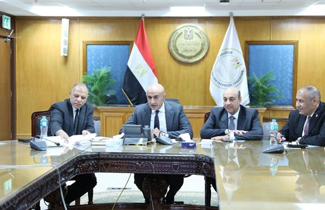 التربية و التعليم تستعرض تقرير غرفة العمليات لامتحانات الدور الأول لطلاب الثانوية العامة 