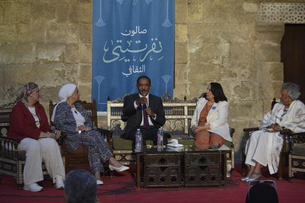 "مصر.. متحف مفتوح" في صالون نفرتيتي الثقافي في قصر الأمير طاز