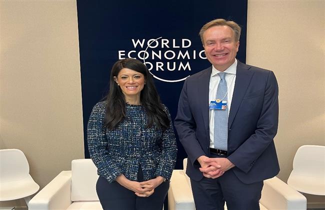 «المشاط» تبحث مع رئيس المنتدى الاقتصادي العالمي تأثير التطورات العالمية على الوضع الاقتصادي