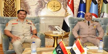 الفريق أحمد خليفة يلتقي رئيس أركان القوات البرية بالجيش الليبي