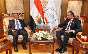 رئيس الرعاية الصحية يبحث مع وزير صحة موريتانيا نقل الخبرات المصرية في الإصلاح الصحي
