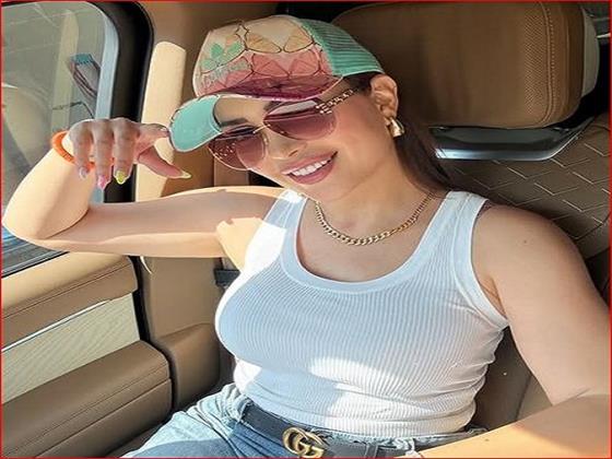 من داخل سيارتها.. نسرين طافش بإطلالة كاجوال في أحدث ظهور لها