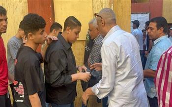 شاهد.. طلاب الثانوية العامة لحظة دخولهم امتحان الفيزياء والتاريخ  