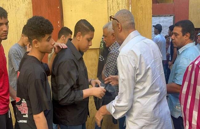 شاهد.. طلاب الثانوية العامة لحظة دخولهم امتحان الفيزياء والتاريخ  