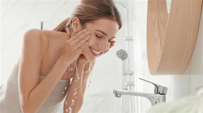 انتبهي.. مشاكل جلدية تحدث لبشرتك عندما تتجاهلين غسل وجهك
