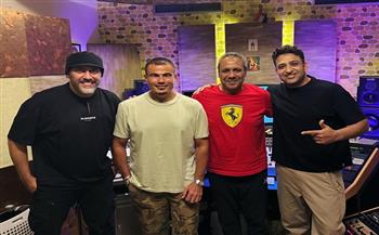 عمرو دياب يشارك جمهوره كواليس ألبومه الجديد "ابتدينا"| صور