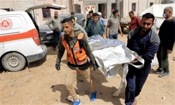  أكثر من 12 شهيدًا وعشرات المصابين جراء استهداف تجمع مواطنين في دير البلح وسط غزة
