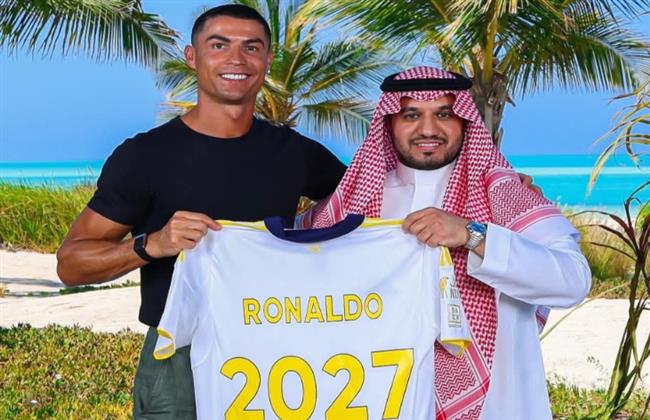 رسميًا.. رونالدو يجدد عقده مع النصر السعودي لمدة موسمين