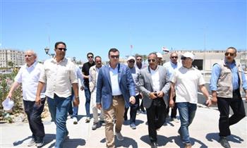 وزير الإسكان يتفقد المدينة التراثية والمنطقة الشاطئية بالعلمين الجديدة