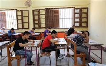 مع اقتراب انتهاء امتحانات الثانوية العامة.. كيف تساعد الأم ابنها على تجاوز الملل ومساندته؟| خاص