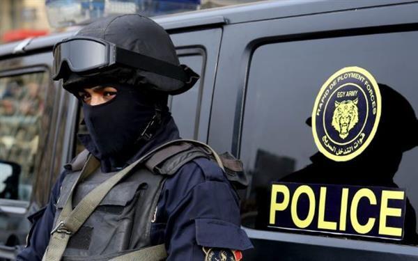 الداخلية تكشف حقيقة فيديو تضمن ادعاء طالبة بقيام شخصين بقطع الطريق على سيارتها بالجيزة
