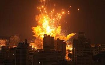 إعلام فلسطيني: 74 شهيدًا بينهم 13 من منتظري المساعدات في غارات إسرائيلية على قطاع غزة 