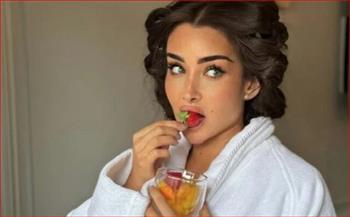 بلمسة ناعمة.. هنا الزاهد تخطف الأنظار من داخل أحد فنادق فرنسا